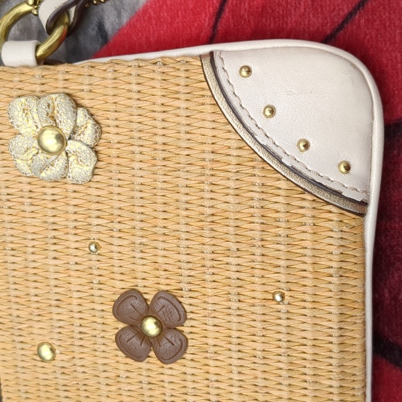 Coach straw flower wristlet - Picture 11 of 16